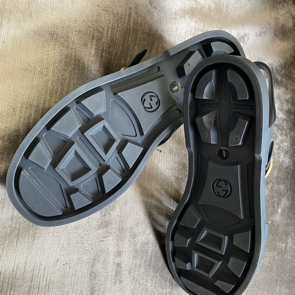 ✨BRAND NEW ✨💯% AUTHENTIC GUCCI RUBBER SANDALS - Picture 3 of 9